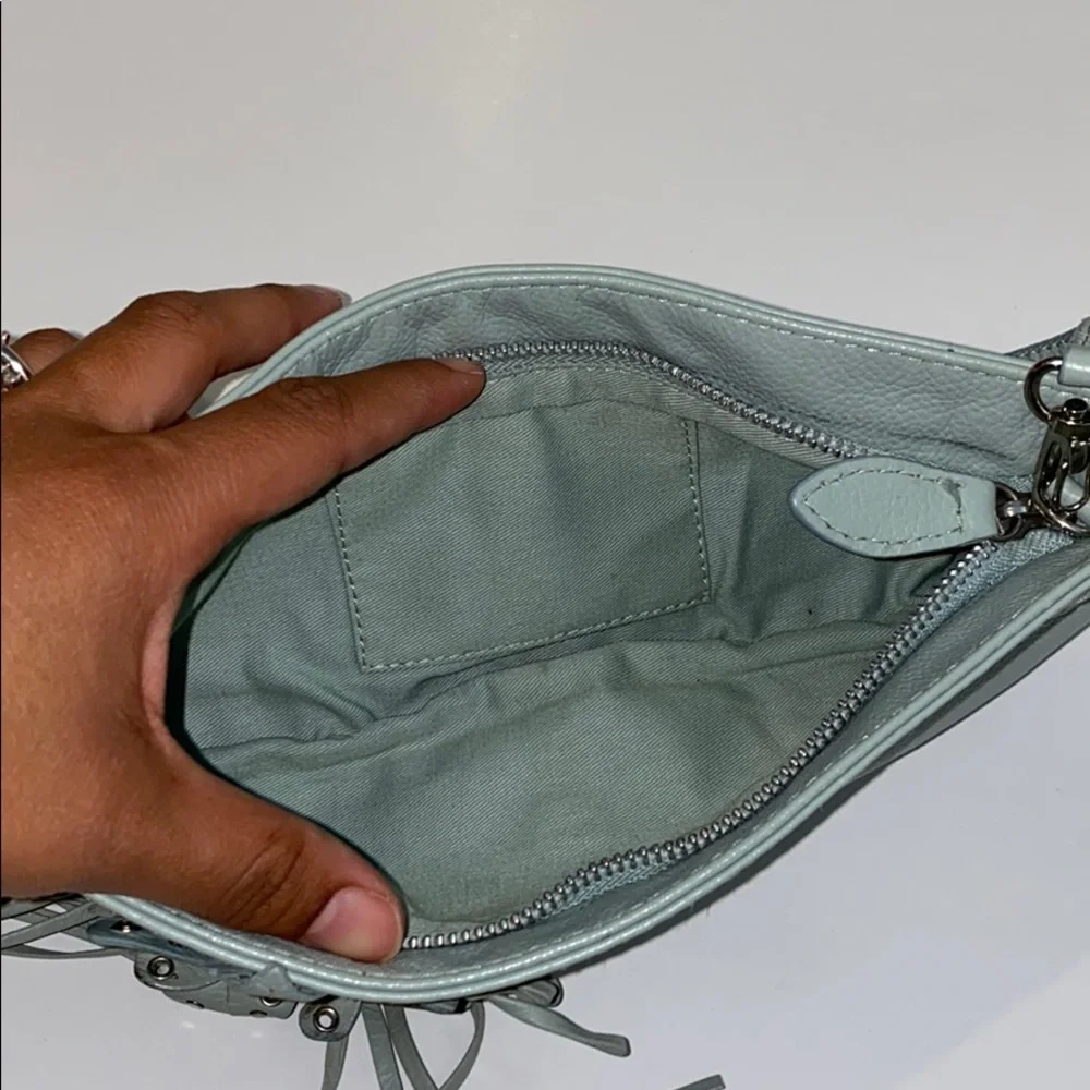Mini purse teal color with cute flower detail - Picture 5 of 11